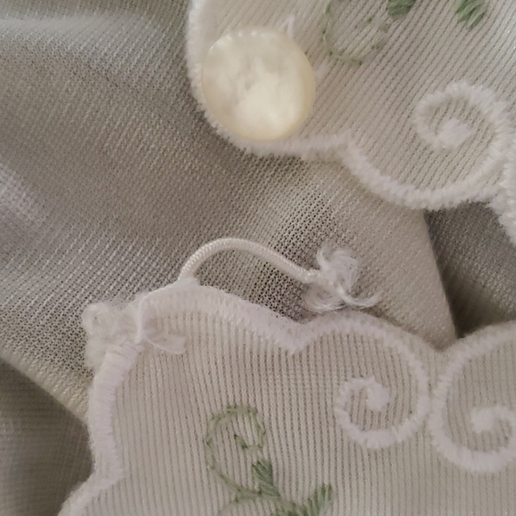 Vintage nightgown with embroidered applique roses M - Picture 6 of 6